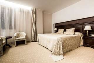 Курортные отели Alpin Resort Hotel Пояна-Брашов Представительские апартаменты с 2 спальнями-1